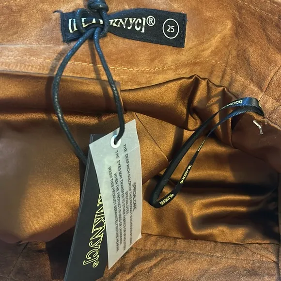 Blank NYC 25 Skirt Mini SnapFlap Patch Pocket Brown Suede 100% leather lined NWT