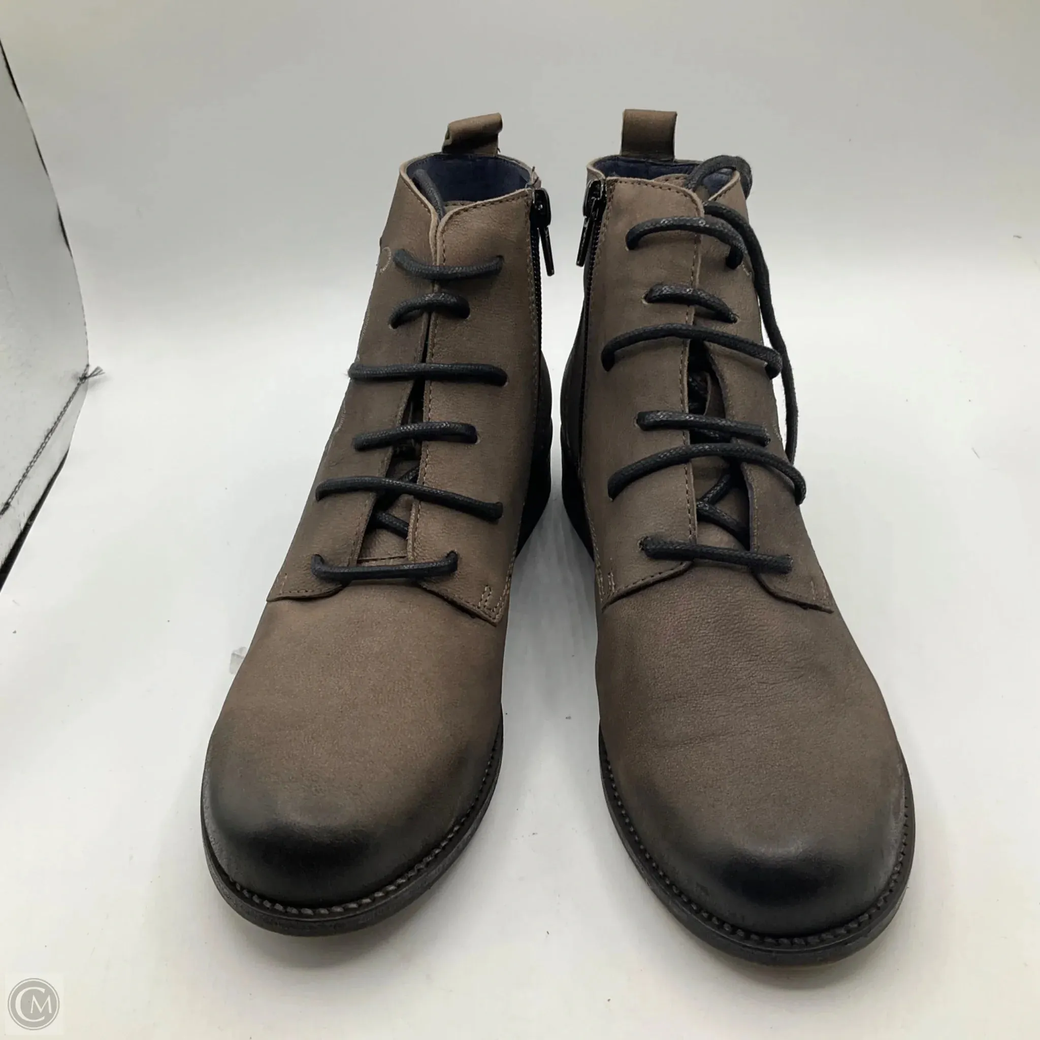Boots Ankle Flats By Cma In Grey, Size: 7
