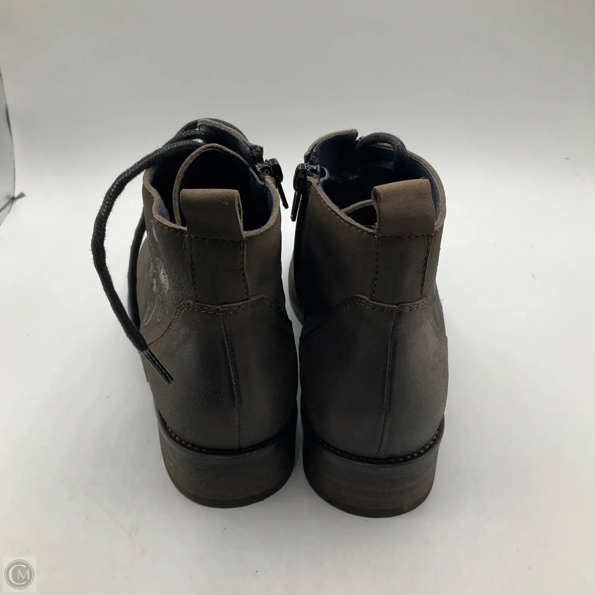 Boots Ankle Flats By Cma In Grey, Size: 7