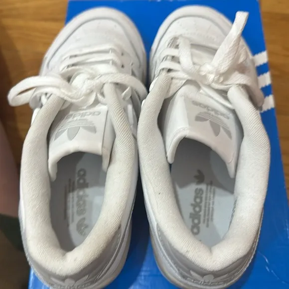 Boys sneakers