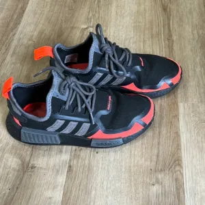 Boys sneakers