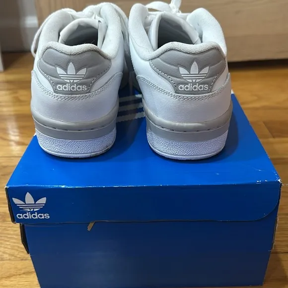 Boys sneakers