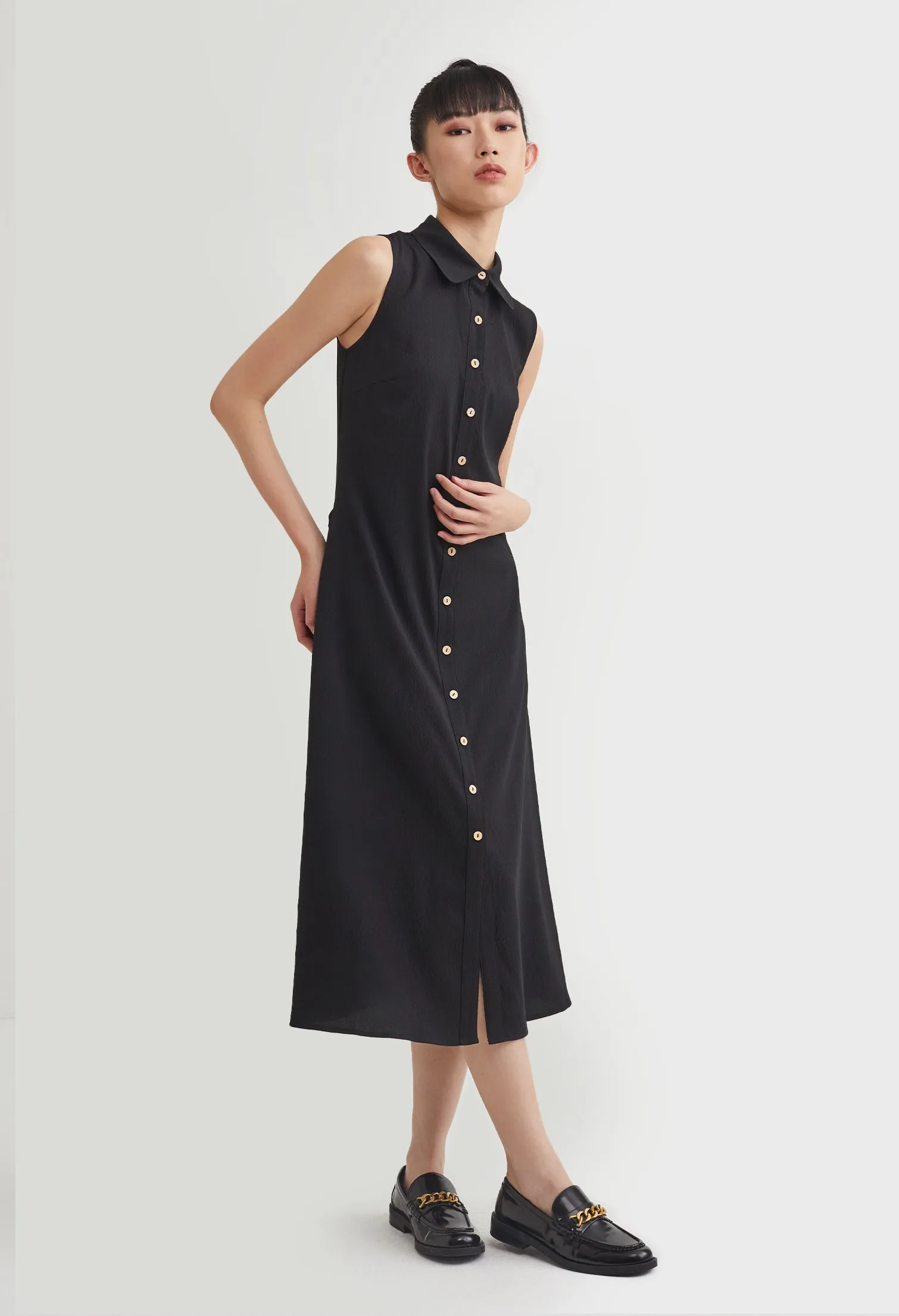 Chic Sleeveless Button Down Dress