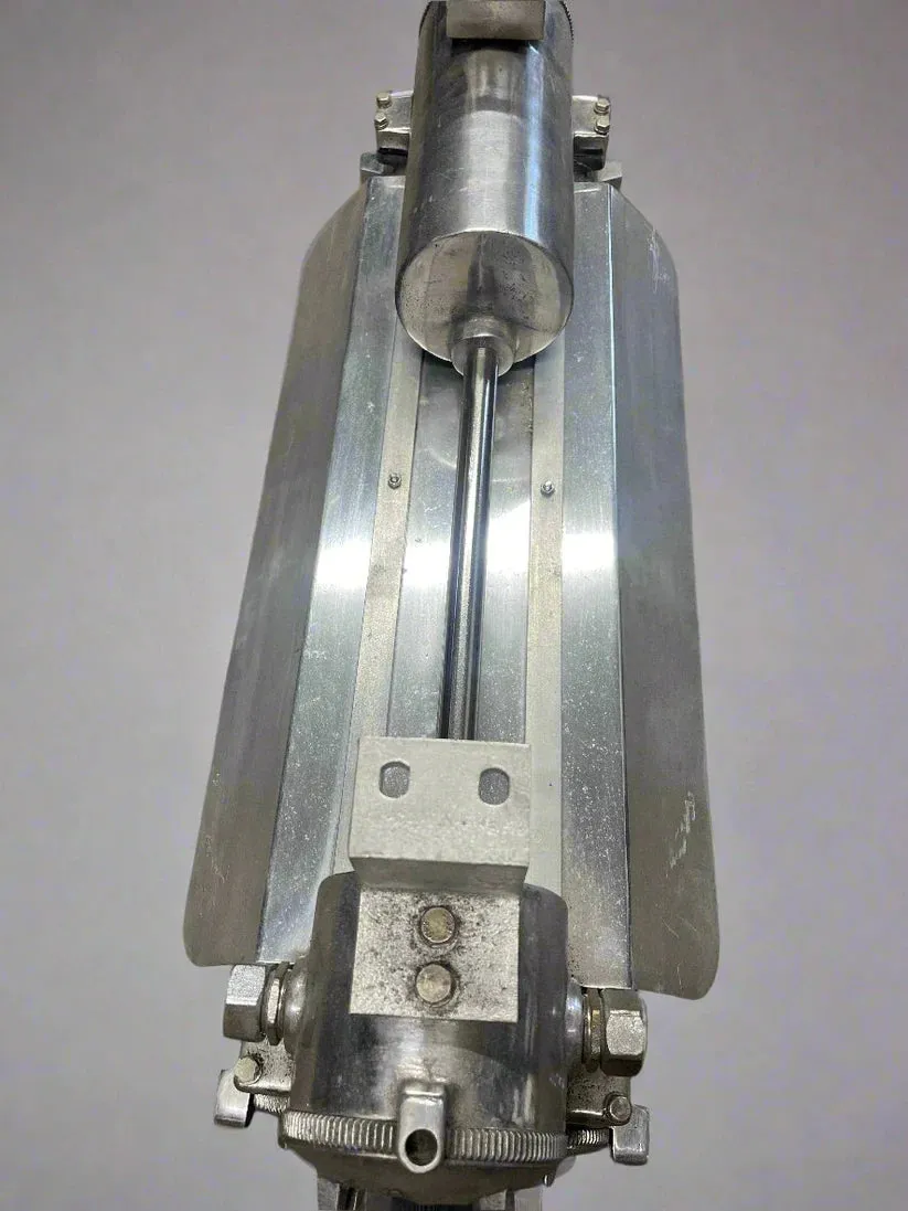Dae Yang 4 foot double Strip Light polished Marine salvage