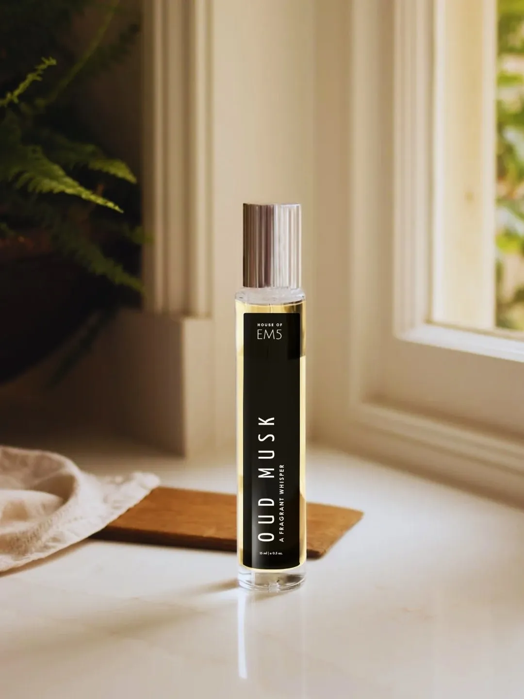 EM5™ Oud Musk Unisex Perfume | Woody Oud Warm Spicy Fragrance Accords | Eau De Parfum Spray for Men & Women | Luxury Gift for Him / Her | Sizes Available: 50 ml / 15 ml
