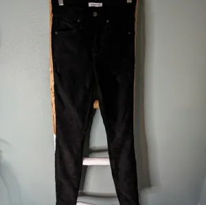 Good American Good Legs crop black faux suede jeans