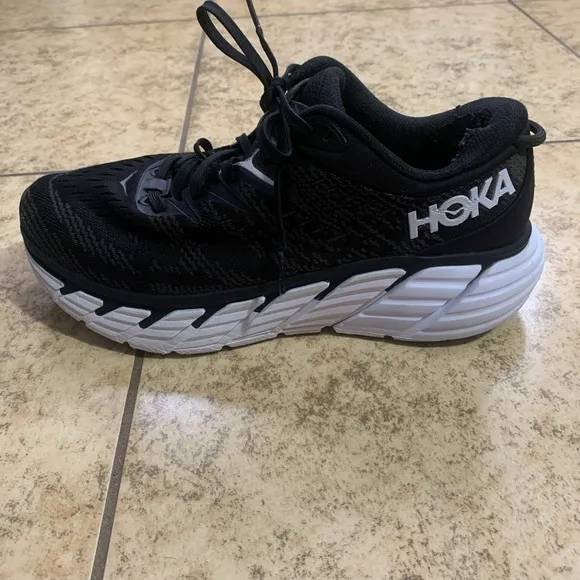 Hoka One One Gaviota 4 Men Size 9.5D  Black Running Shoes 1123198 BWHT