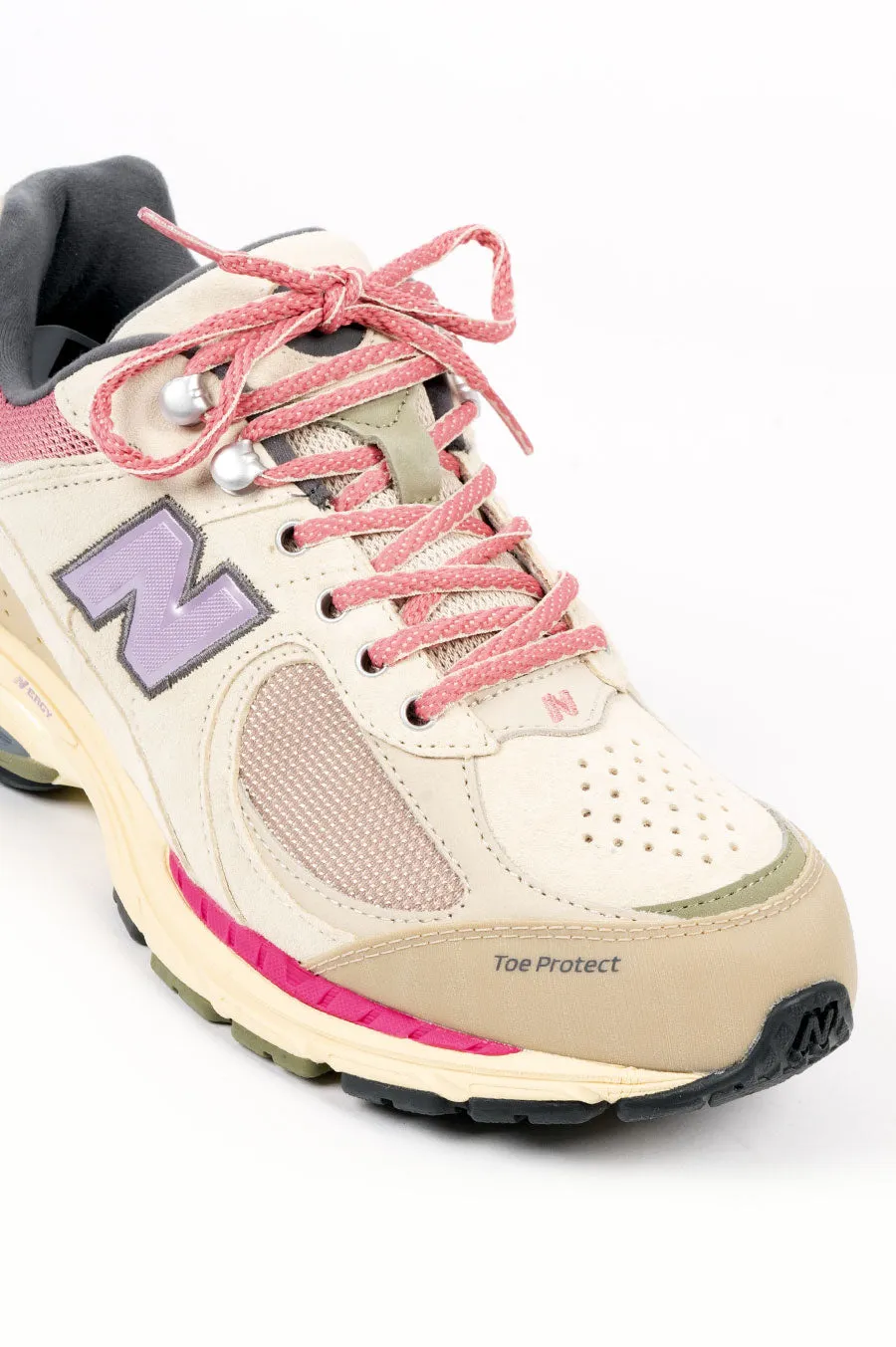 NEW BALANCE 2002R CALM TAUPE HIKING