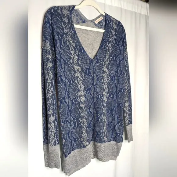 Rebecca Taylor Lightweight Viscose Wool Blend Blue Gray Python Print Sweater