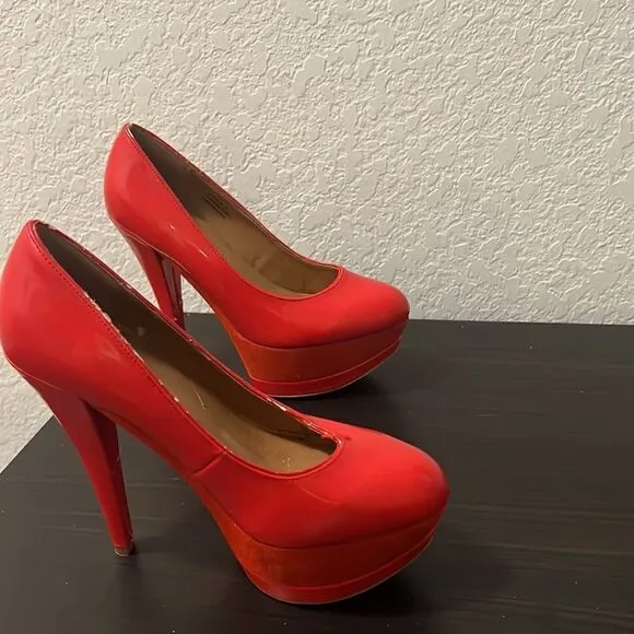 Red Platform Heel - Kelsi Dagger Heel Great Condition Patent with Suede Platform