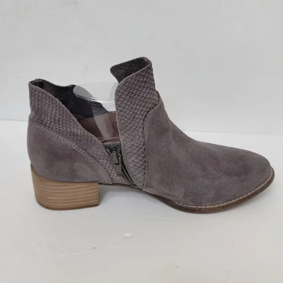 Seychelles Score Booties Size 8.5 Charcoal Gray Suede Ankle Boots