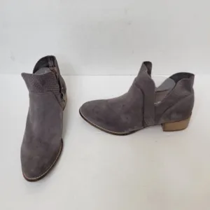 Seychelles Score Booties Size 8.5 Charcoal Gray Suede Ankle Boots