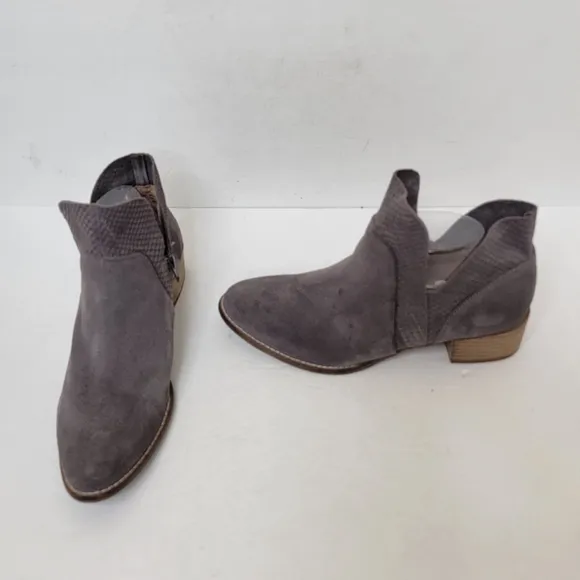 Seychelles Score Booties Size 8.5 Charcoal Gray Suede Ankle Boots