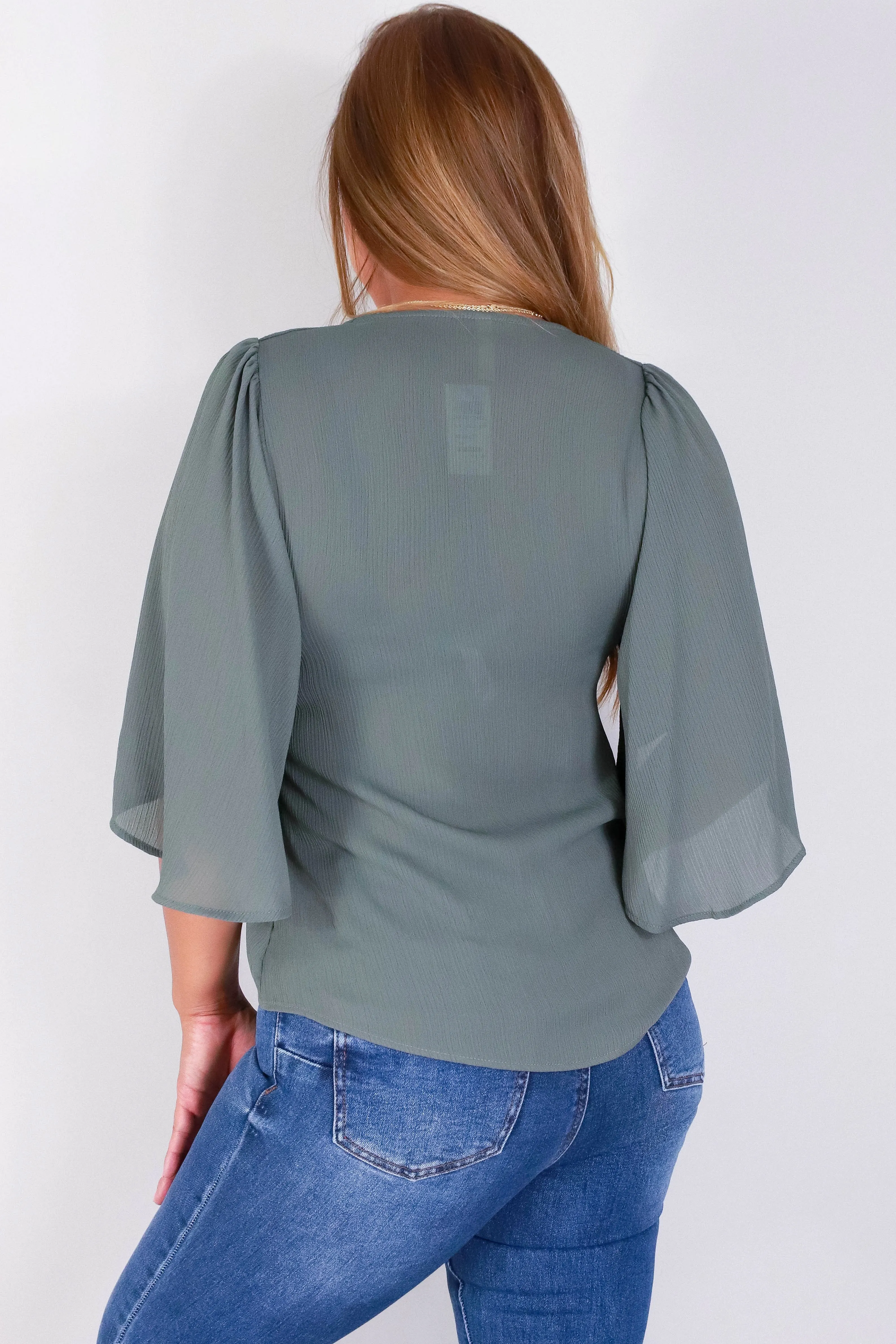 SOLID FLARED SLEEVE TOP