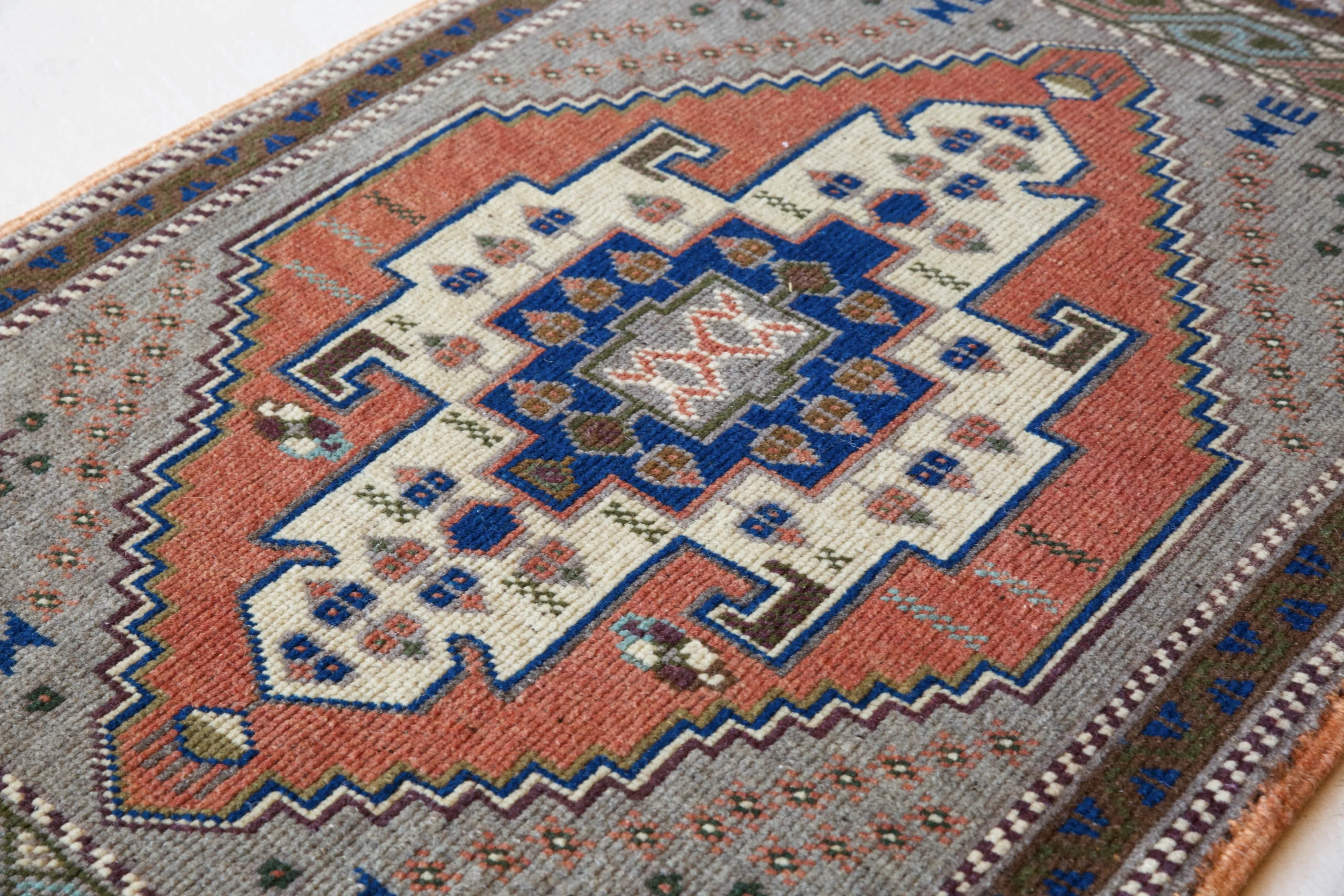 Vintage Mini Turkish Rug 22"x32"